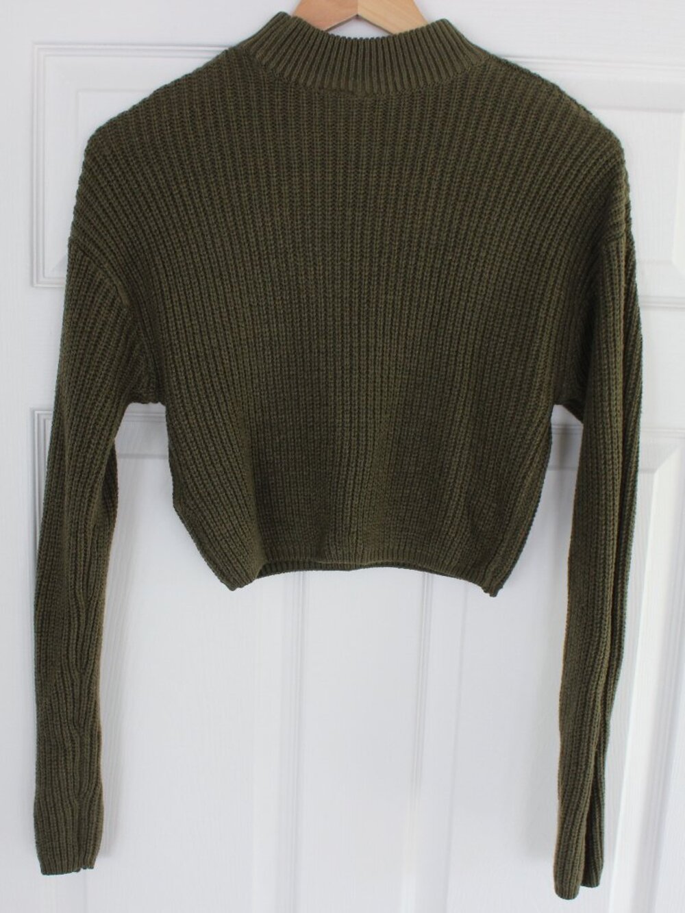 H&M Divided Cropped Sweater - Picture 4 of 5